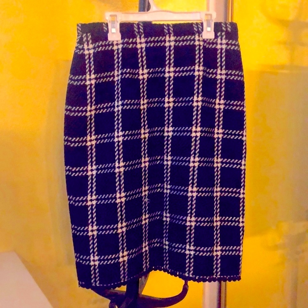 Black and white pencil skirt